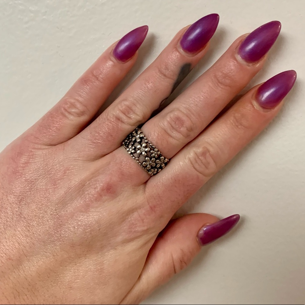 New ⭐️ Sterling Floral Pattern & Tiny Jewel Ring